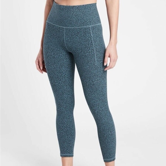 Athleta Pants - EUC Athleta Salutation Stash‎ II Textured Tight 7/8 Leggings size XS